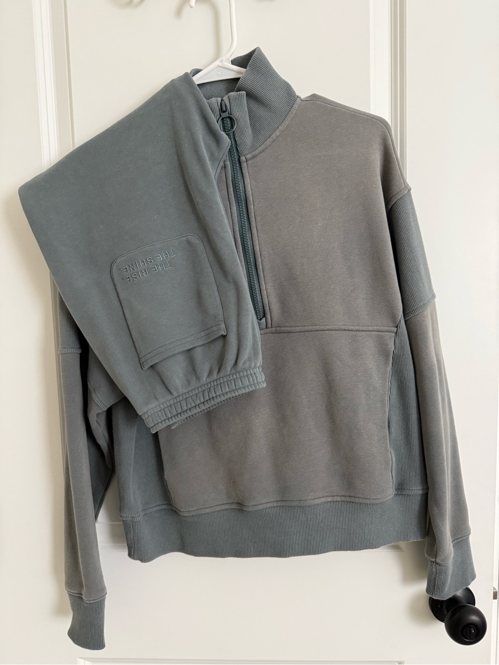 Vuori Sedona Rib half zip and Sedona jogger set. only worn a few times. Top XXS